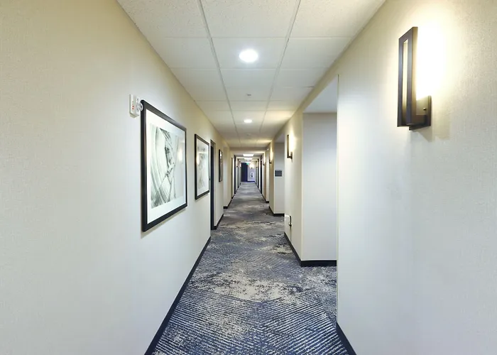Hyatt Place Phoenix 3*